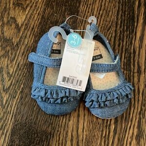 Carters baby shoes 3-6 months
